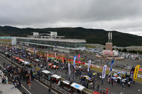 スタート前のグリッドの様子。