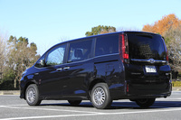 2014年10月29日に発売された「トヨタ・エスクァイア」。発売からおよそ1カ月を経た同年12月1日時点での受注台数は、4000台の月販目標台数に対し、2万2000台と発表された。
    