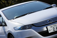 燃料電池車「FCXクラリティ」を想わせる外観で先進性をアピール。細めヘッドライトのこのマスクは、もはや「ホンダ顔」として定着しつつある？