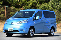 電気自動車の「e-NV200」。