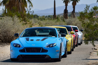 エクステリアのカラースキームは多岐に及んでいる。ボディーカラーが豊富にそろうだけでなく、フロントグリルやルーフパネル、リアパネルなどの色を好みに応じてカスタマイズすることができる。