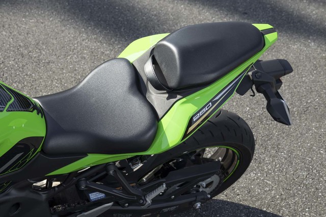 カワサキ・ニンジャZX-25R SE KRTエディション（MR/6MT）【レビュー