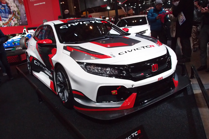 「シビック タイプR」ベースのレーシングカー「シビックTCR」。2リッター直4ターボエンジンは、350bhpの最高出力を発生する。