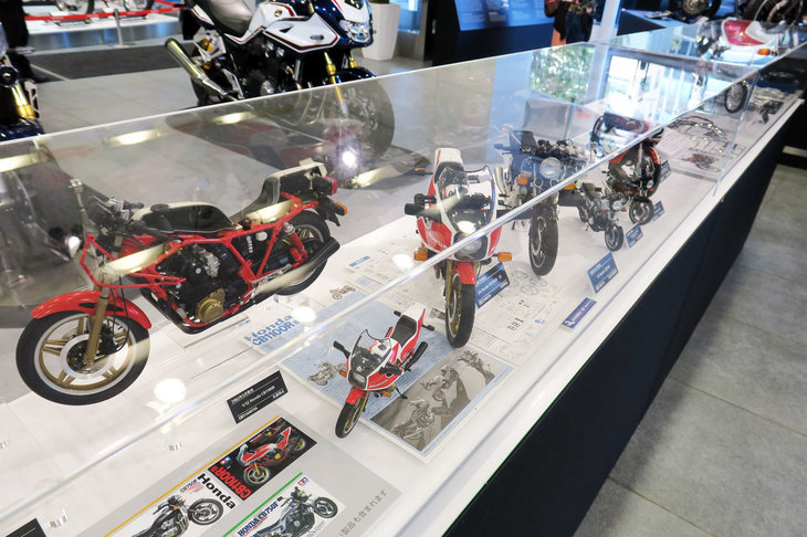 こちらはタミヤがリリースした歴代「CB」の模型。