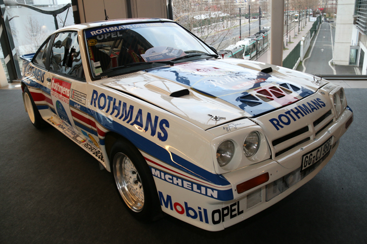 「オペル・マンタ400」。フロントエンジン、リアドライブで、最高の戦績は1984年サファリラリーの2位。