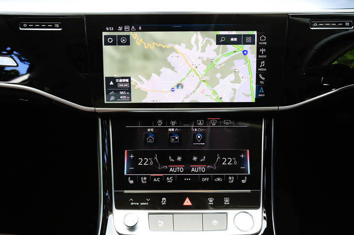 「アウディA8」のセンタースクリーンは上下2段重ね。