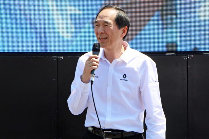 モータースポーツにおけるルノーの歴史と、「ルーテシアR.S.18」の特徴について説明する、ルノー・ジャポンの大極 司社長。