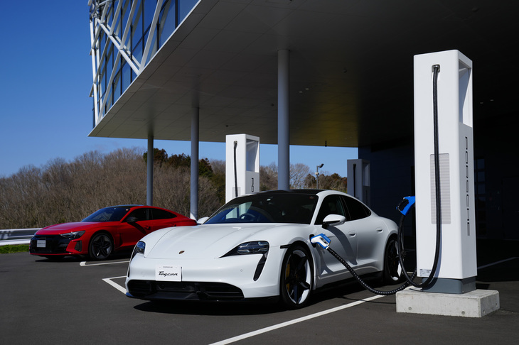 アウディとポルシェの2社合計で、全国102基（2022年12月末時点）の150kW急速充電器が相互利用可能となる。