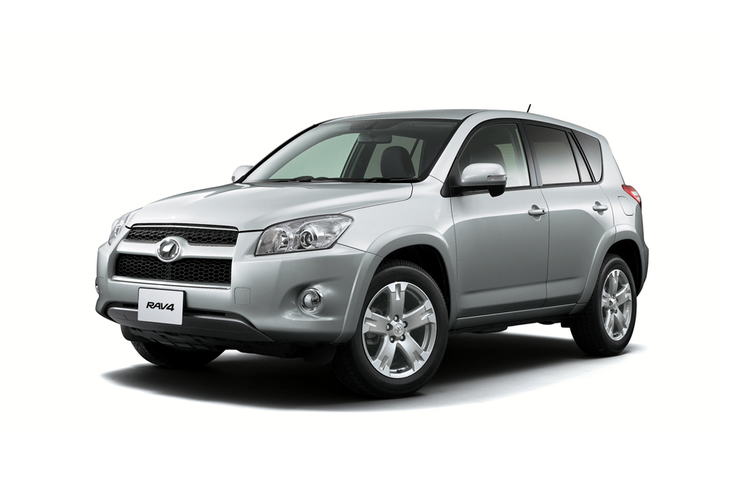 日本では2016年まで販売されていた3代目「RAV4」。2005年のデビュー時の、国内の月間目標販売台数2000台に対し、グローバルでの年間目標販売台数30万台という数字が、3代目の置かれた状況を象徴している。