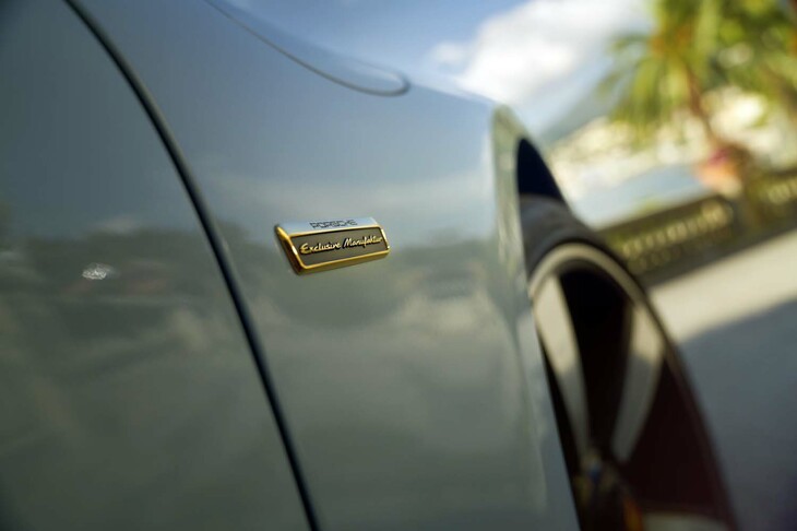 ポルシェ911スポーツクラシック（フロントフェンダーのエンブレム）