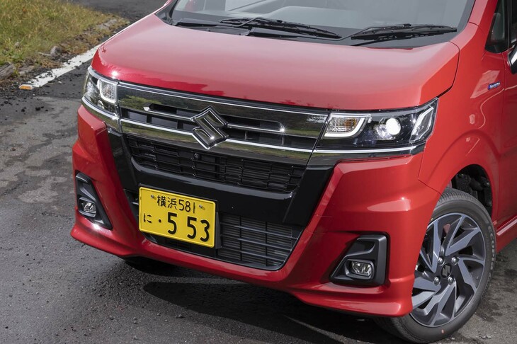 「カスタムZ」はかつての「FZ」系グレードに代わって登場。眼光鋭いヘッドランプや大型グリルなど、いわゆる“カスタム”らしいデザインを追求している。