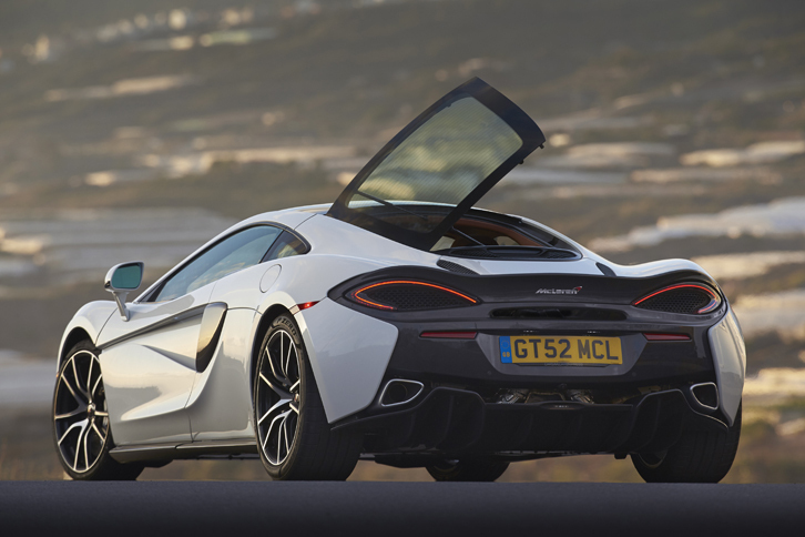大胆なテールゲートを持つ「570GT」。マクラーレンでは「touring deck」と呼ぶ。（photo：McLaren）