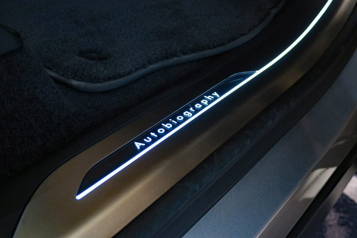 ランドローバー・レンジローバー オートバイオグラフィーD300（サイドシルプレート）