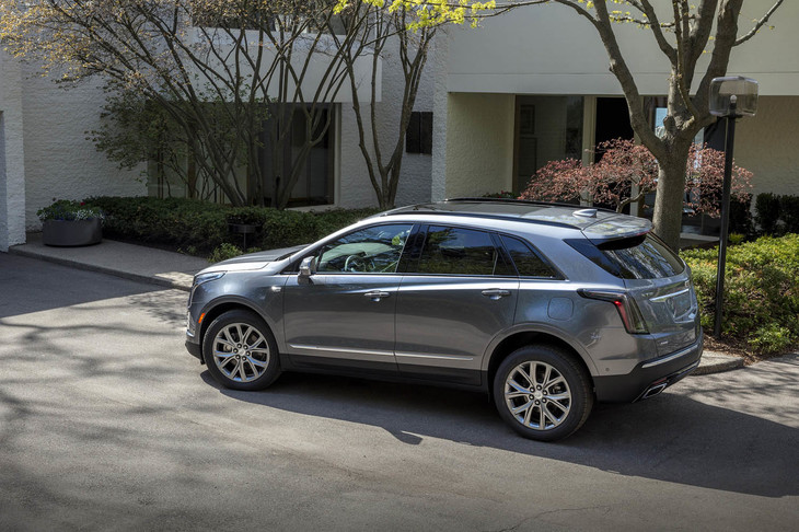 「XT5」に設定されたスポーティーモデル「プラチナムスポーツ」。