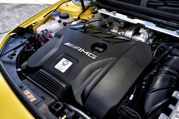 「A45」には「M139」という型式の2リッター直4ターボエンジンが搭載される。量産2リッター4気筒としては世界最強となる最高出力421PS、最大トルク500N・mを発生する。