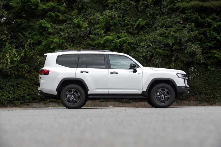 ボディーの全長やホイールベースの数値は先代モデルと変わらない。高剛性化と軽量化を実現した「GA-F」と呼ばれる新しいプラットフォームを採用している。