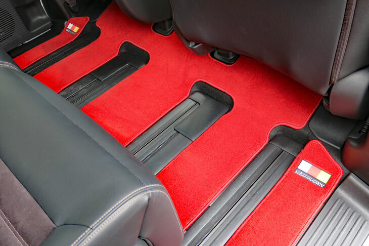 ホンダ・ステップワゴンe：HEVスパーダ プレミアムライン 無限パーツ装着車（スポーツマット）