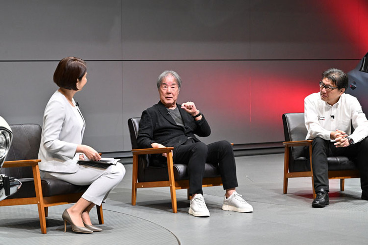 レーシングドライバーになって最初に割り当てられたクルマがFF車の「チェリー」だったという星野一義総監督。先輩らが駆る「スカイライン」がうらやましかったという。