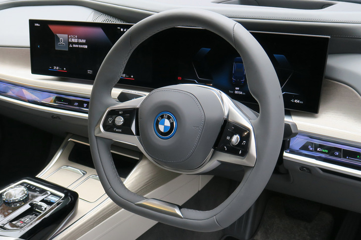BMW i7 xDrive60eエクセレンス（ステアリングホイール）
