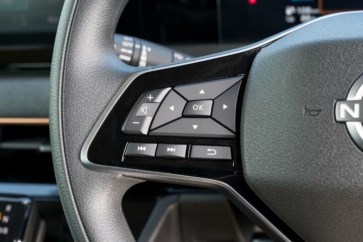 日産サクラ（ステアリングスイッチ）