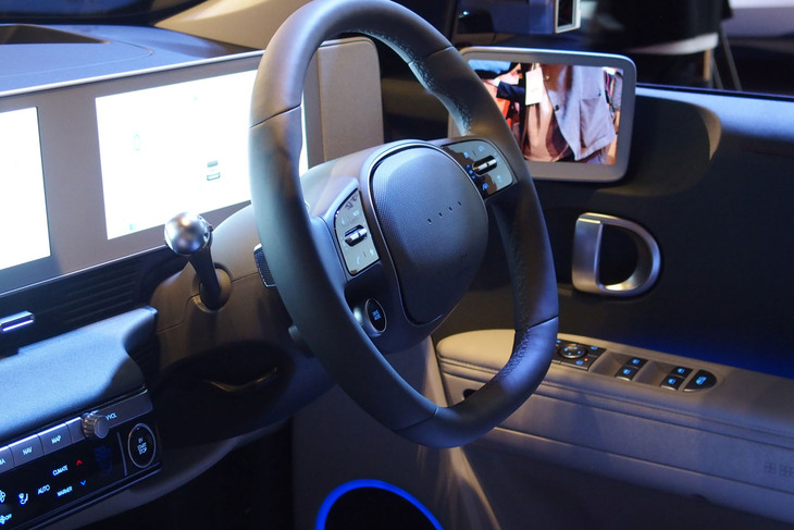 ヒョンデ・アイオニック5ラウンジAWDリミテッドエディション（ステアリングホイール）