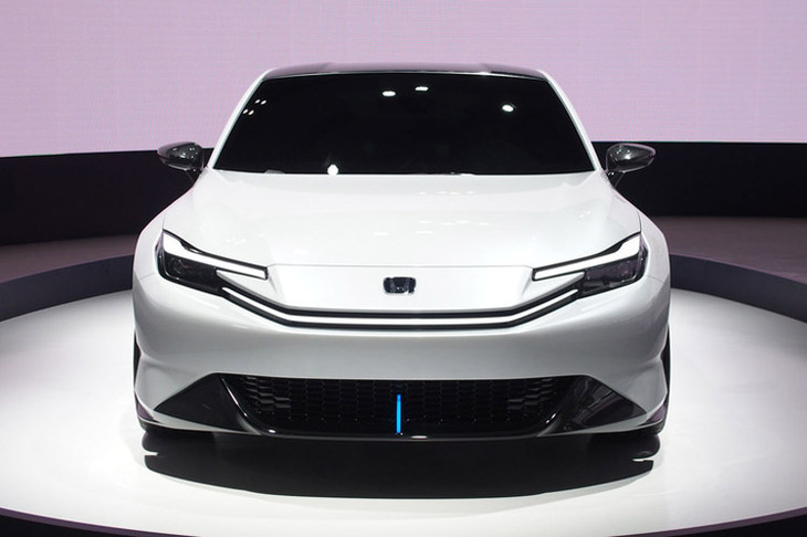 賛否両論のポイントのひとつは、この顔だろう。一文字のラインは、プレリュードっぽいと言えなくもない、ような気がするが……。