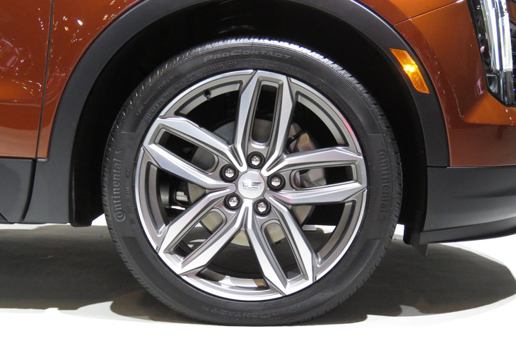 キャデラックXT4（タイヤ＆ホイール）