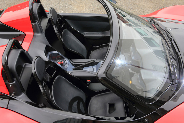 テスト車には「Zenosコンポジットシート」と呼ばれるオプションのシートが装備されていた。