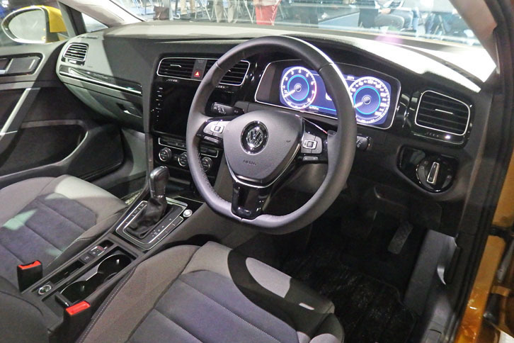 「ゴルフTSIハイライン」のインテリア。