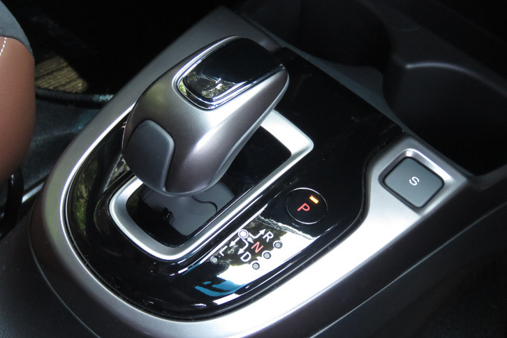 ホンダ・フィット ハイブリッドL Honda SENSING（シフトセレクター）