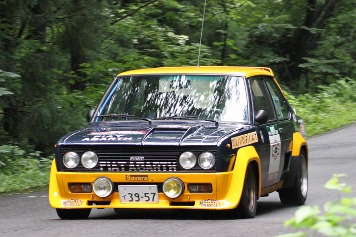 主催者のひとりである角田さんの1976年「フィアット・アバルト131ラリー」。クラスC1（1979年までの1501～2000cc）で、相棒の佐々木さんに次いで2位入賞。