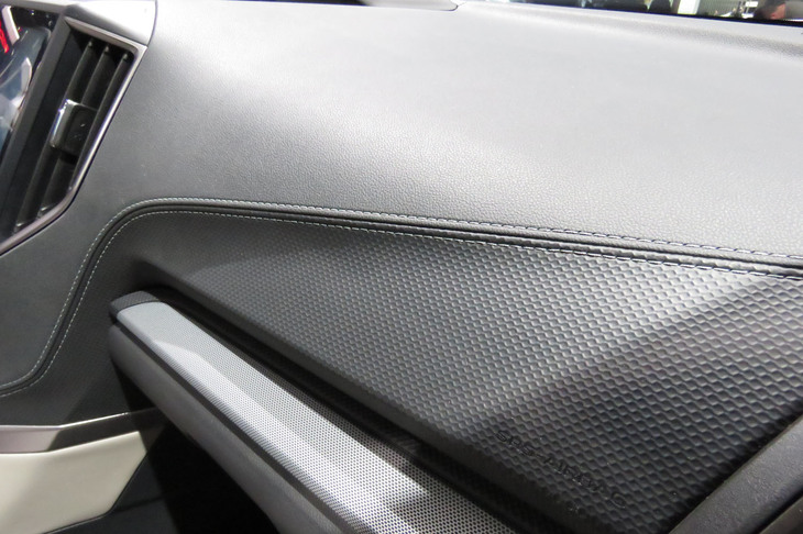 スバル・フォレスター（助手席側ダッシュボード）