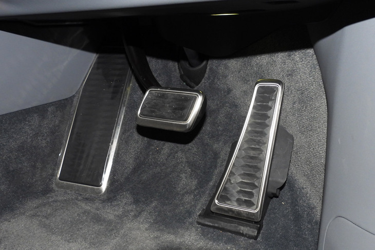 ロータス・エメヤ（アクセル／ブレーキペダル）