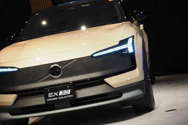 ボルボEX30クロスカントリー（フロントフェイス）