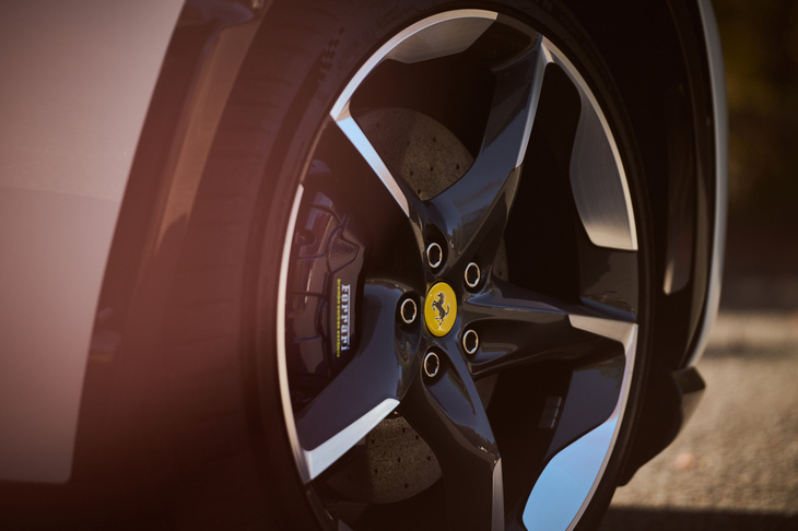 フェラーリ・プロサングエ（タイヤ＆ホイール）