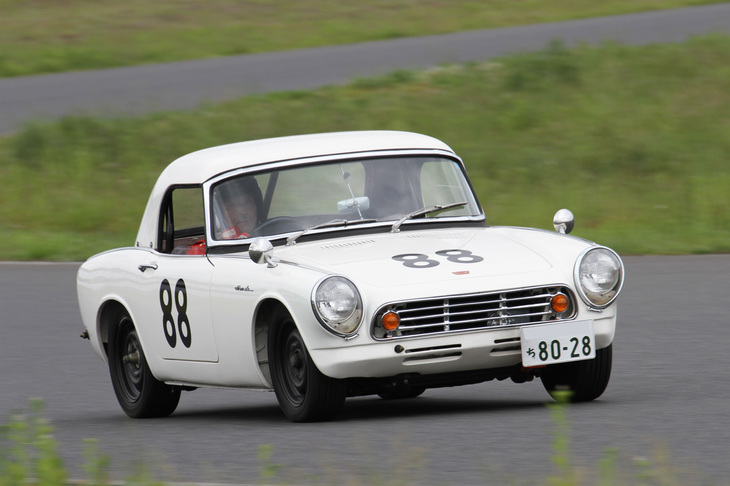 ニュルブルクリンク500kmのクラス優勝車という「S600」。ヨーロッパから里帰りして日本に存在する。