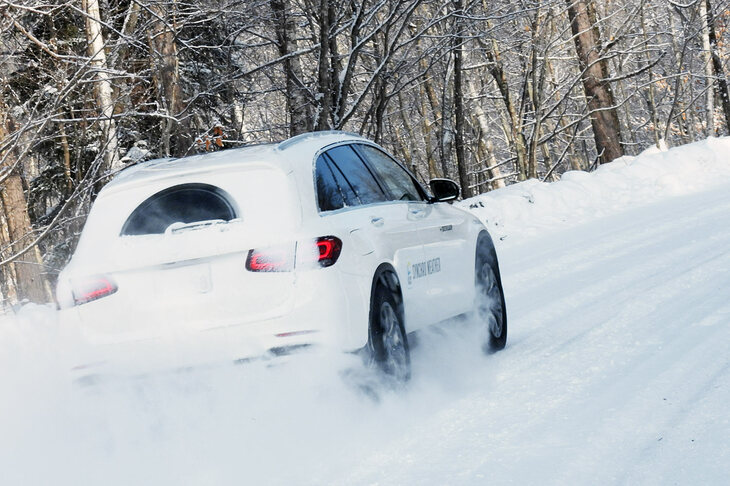 オールシーズンタイヤとしては高いウインター性能（特に氷上性能）を有していた「ダンロップ・シンクロウェザー」。後編ではサマー性能についてリポートする。