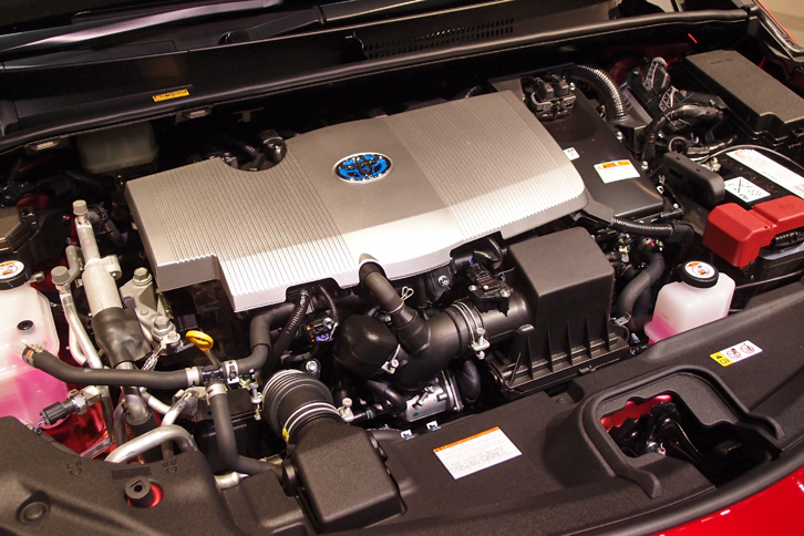 
	1.8リッター直4エンジンにモーターを組み合わせたパワーユニット。モーターだけを使った航続距離は68.2kmへと大幅に延長された。
	