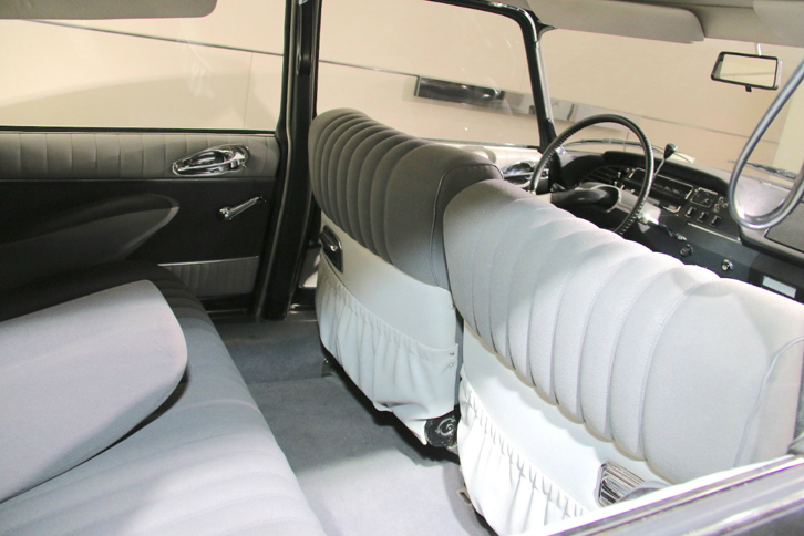 かつてドゴール元大統領がプライベートで使用していた「シトロエンDS」のインテリア。