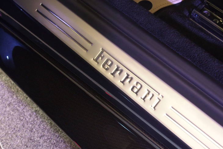 フェラーリ・ローマ（サイドシル）