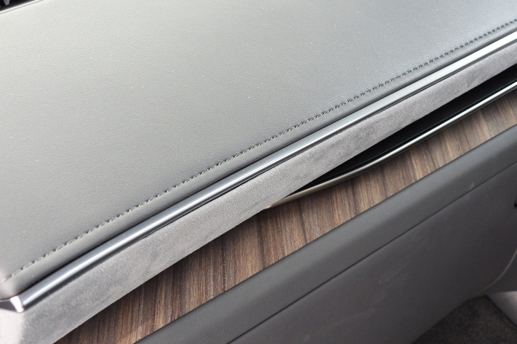 レクサスLM500h“バージョンL”（インテリアトリム）