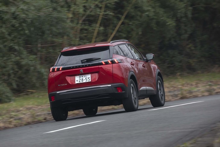 フロントアクスルに積まれる駆動用モーターは最高出力136PS、最大トルク260N・mを発生する。