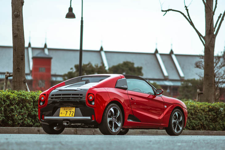 丸型のテールライトを用いるなど、ノーマル車とはまったく違う雰囲気に仕上げられている。