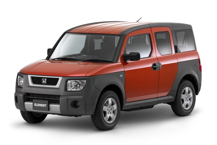2003年4月に発売されたホンダのMPV「エレメント」。観音開きのドアやフェンダーが強調されたカラーリングは個性的で、防水・防汚のフロアやはっ水加工されたシートなど、タフギアな装備も申し分ない。