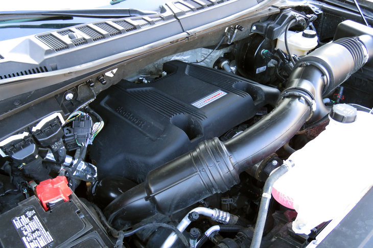 エンジンは古式ゆかしきV8 OHV……ではなく、まさかのV6 DOHCターボ。3.5リッターという排気量から最高出力450hp、最大トルク691Nmを発生させる、一昔前のアメ車では考えられないようなハイテクエンジンである。