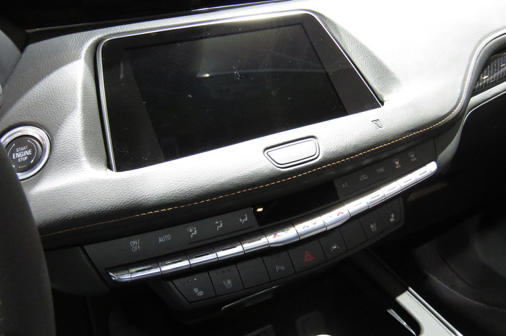 キャデラックXT4（センタースクリーン）