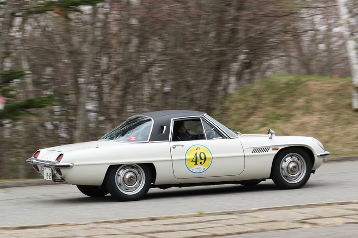 数少ない日本車の常連参加車である1969年「マツダ・コスモスポーツ」。ラリーで総合3位に入った。
