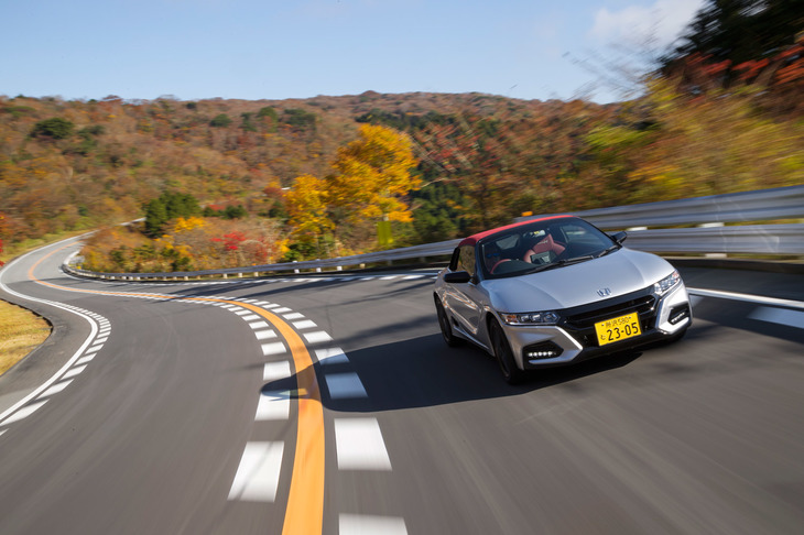 空力については、走行時に車体が浮き上がるような挙動を抑えるべく、リフトバランスをブラッシュアップ。タイヤの接地性向上を実現している。