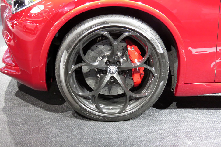 アルファ・ロメオ・ステルヴィオ クアドリフォリオ