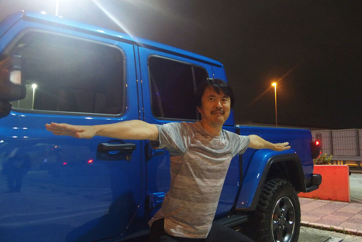 ホイールベースは3490mmで、「ラングラー アンリミテッド」より480mmも長い。セクシージャンボことわが愛車「ダイハツ・ハイゼット トラック ジャンボ」がホイールベース内にきっちりと収まってしまう。